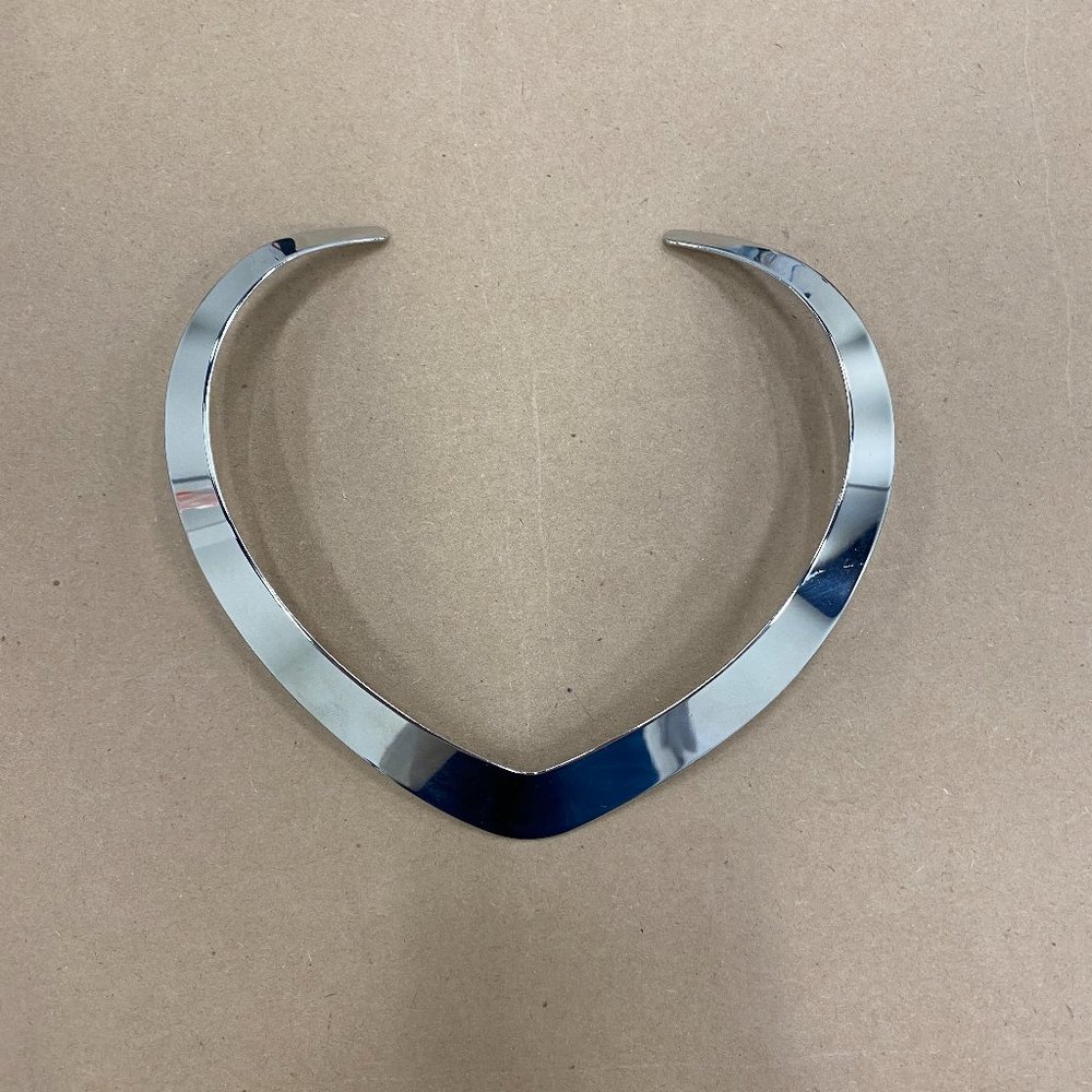 Gevanya High Polished Love Choker Heart Shape Silver Necklace